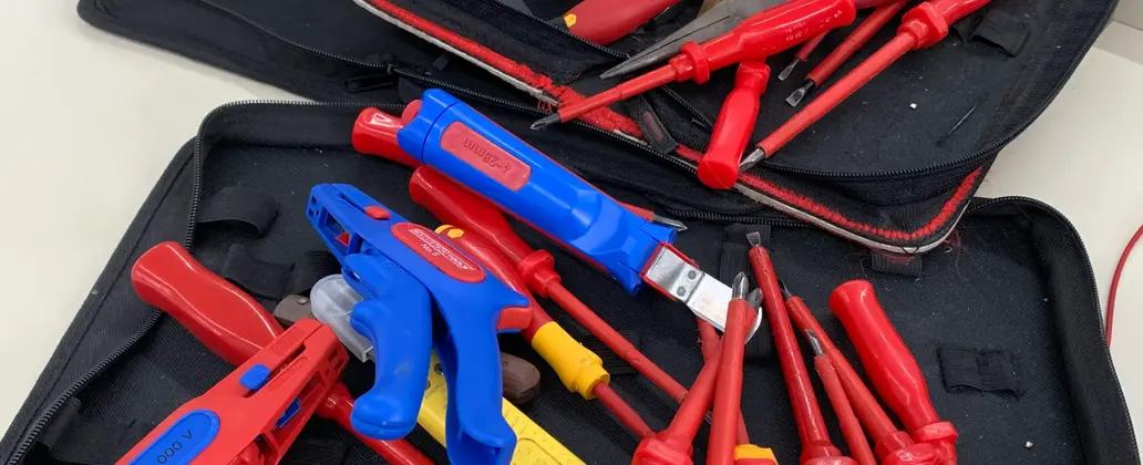 Elektrofachkraft an einer Schaltanlage – BVE Weimar